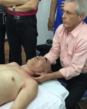 Tom Myer's - Demonstration to Unfreeze a Shoulder
